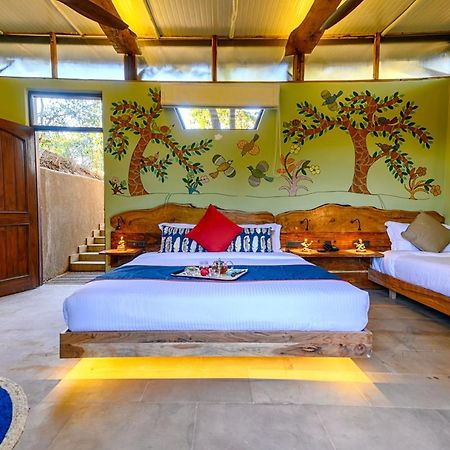 Kanha Jungle Camp ภายนอก รูปภาพ