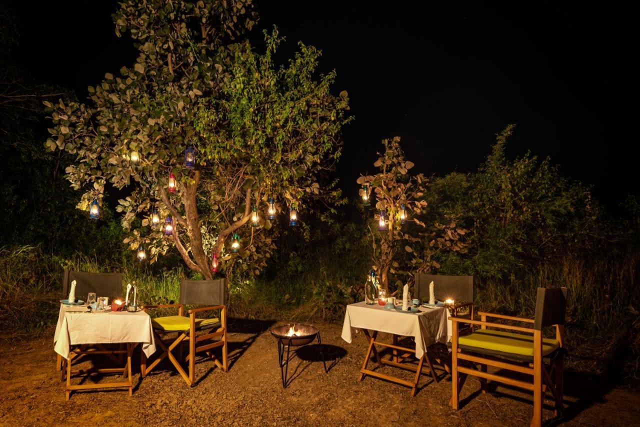 Kanha Jungle Camp ภายนอก รูปภาพ