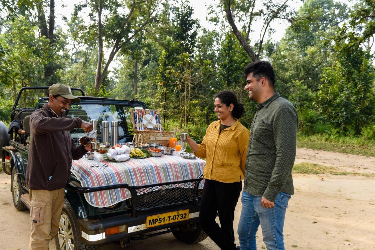 Kanha Jungle Camp ภายนอก รูปภาพ