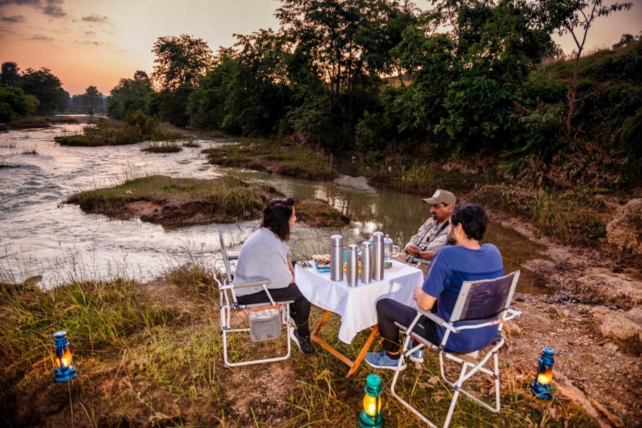 Kanha Jungle Camp ภายนอก รูปภาพ