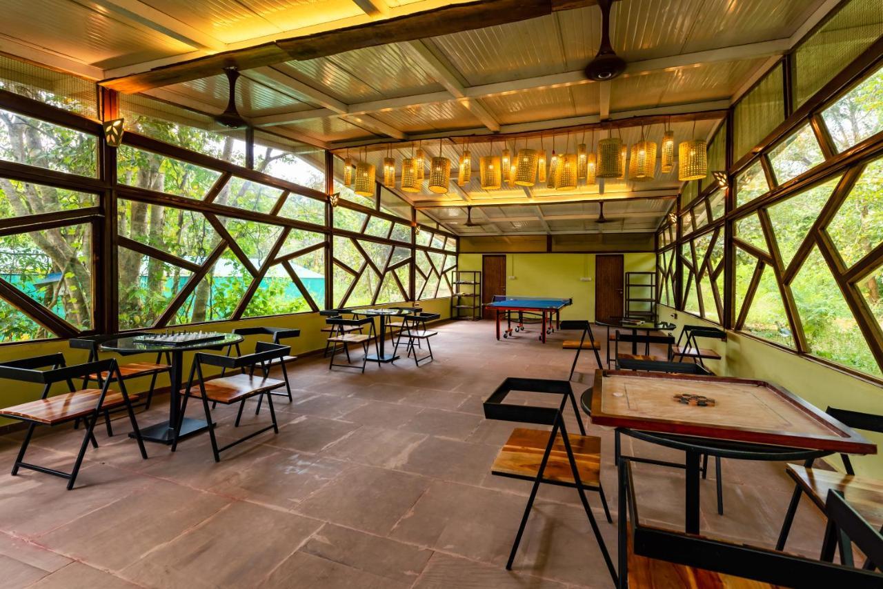 Kanha Jungle Camp ภายนอก รูปภาพ