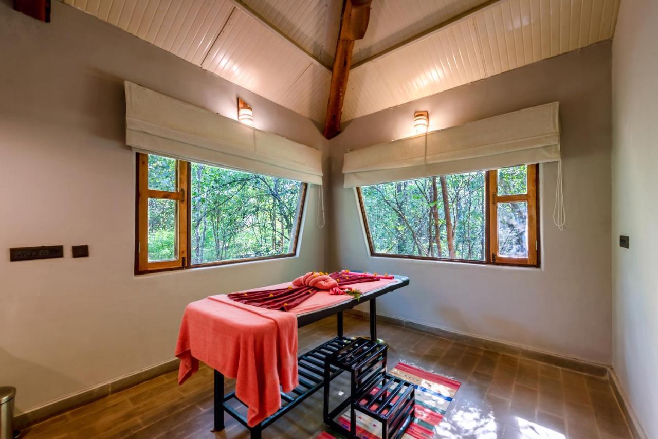 Kanha Jungle Camp ภายนอก รูปภาพ