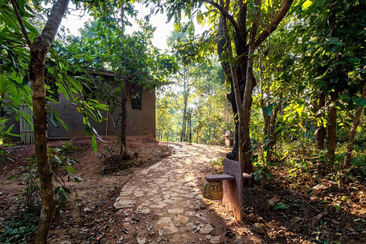 Kanha Jungle Camp ภายนอก รูปภาพ