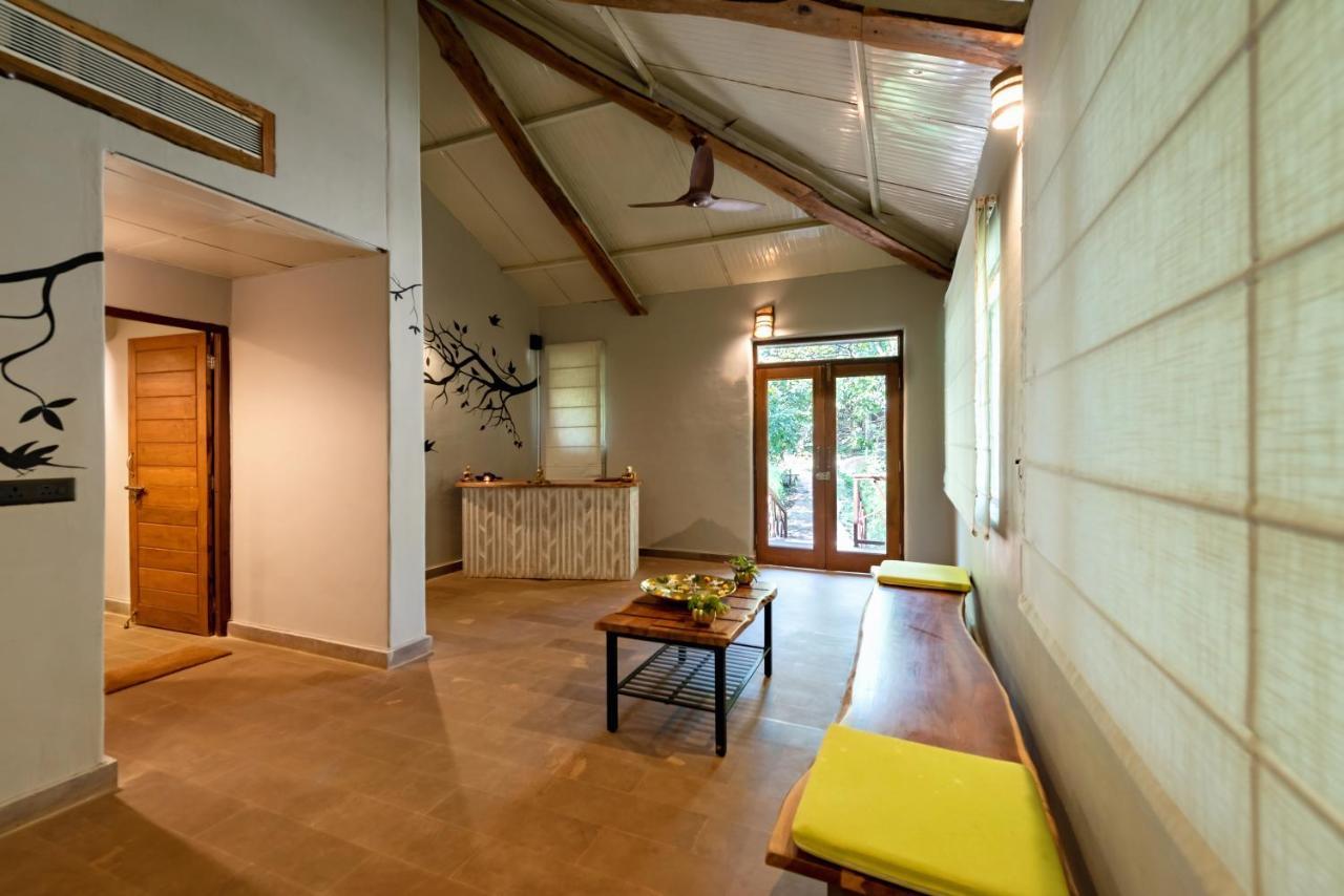 Kanha Jungle Camp ภายนอก รูปภาพ