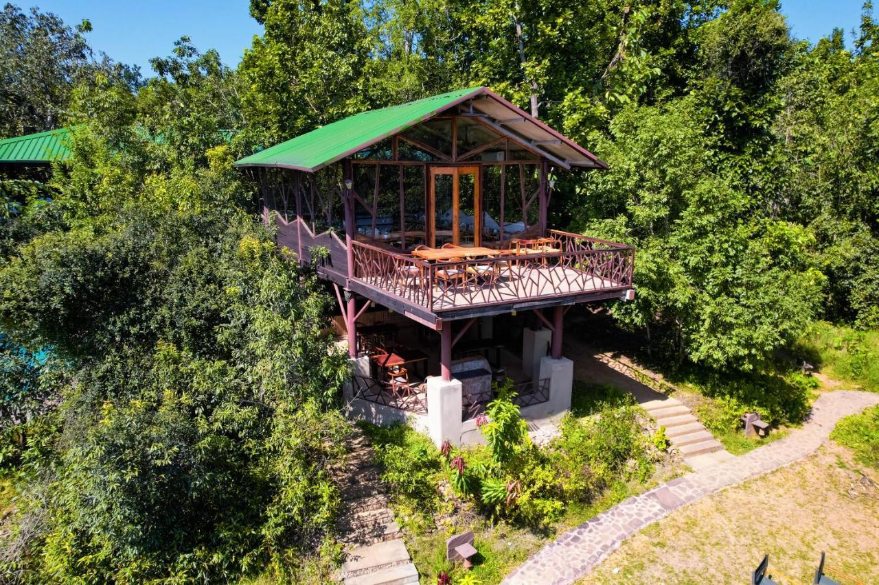Kanha Jungle Camp ภายนอก รูปภาพ