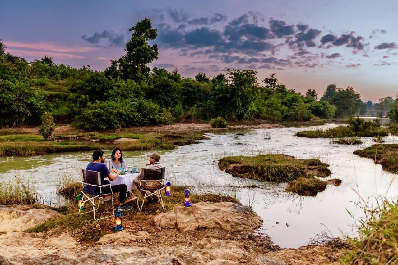 Kanha Jungle Camp ภายนอก รูปภาพ