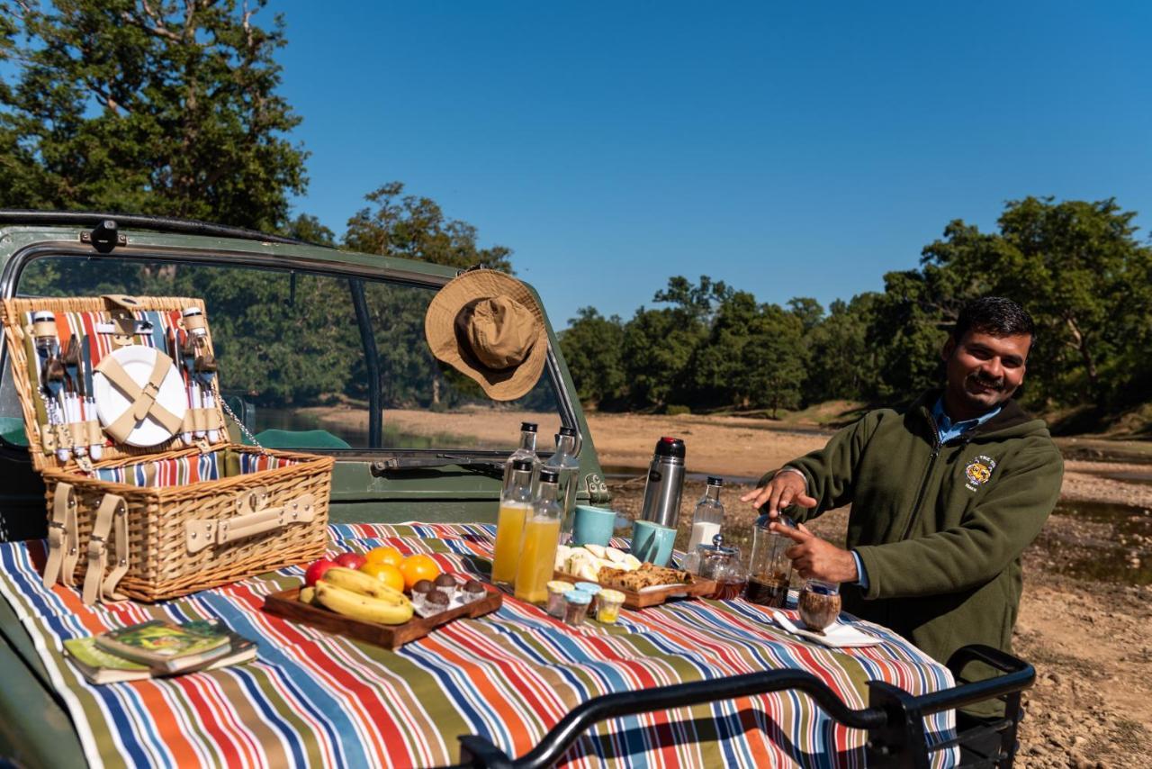 Kanha Jungle Camp ภายนอก รูปภาพ
