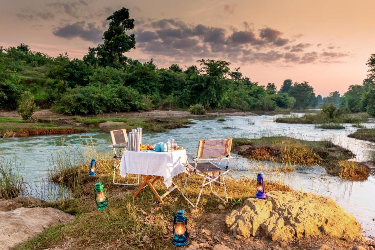 Kanha Jungle Camp ภายนอก รูปภาพ
