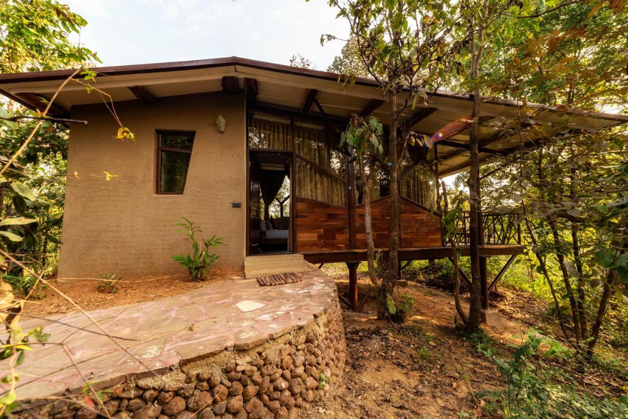 Kanha Jungle Camp ภายนอก รูปภาพ