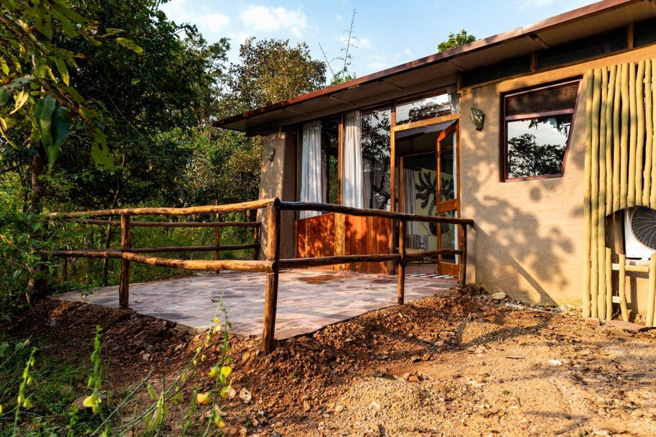 Kanha Jungle Camp ภายนอก รูปภาพ