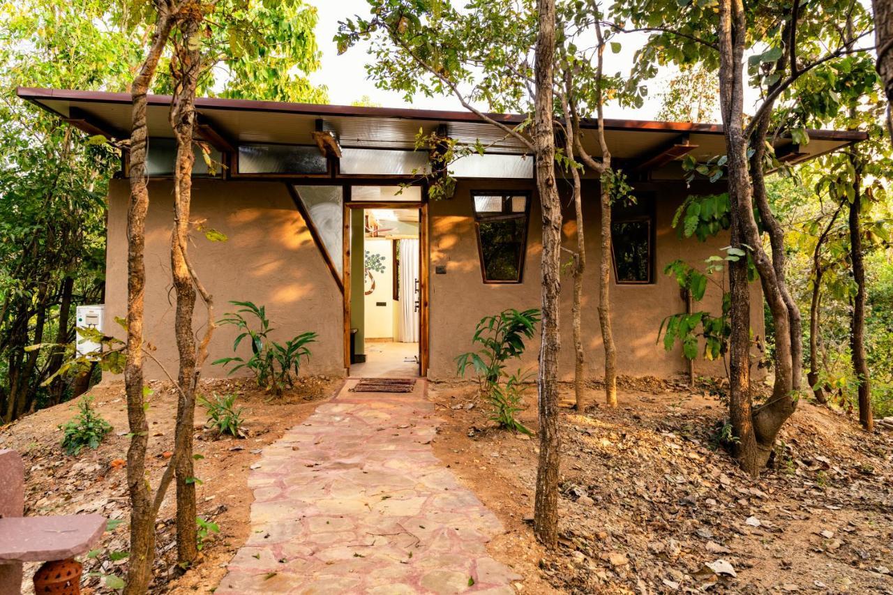 Kanha Jungle Camp ภายนอก รูปภาพ