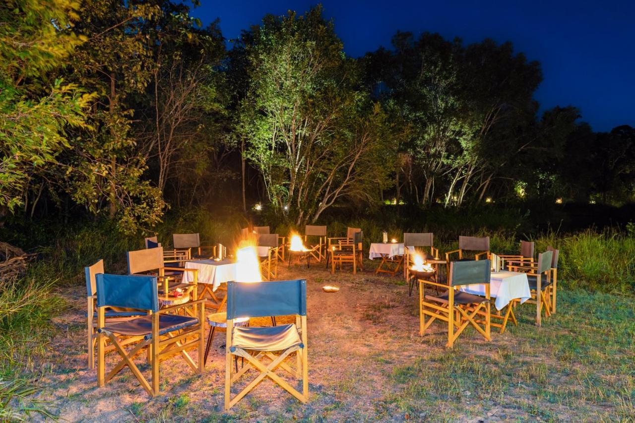 Kanha Jungle Camp ภายนอก รูปภาพ